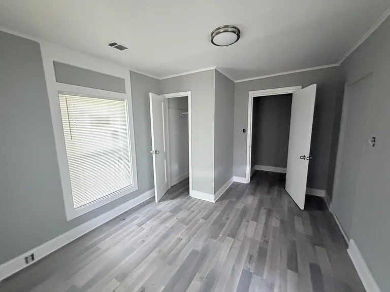 1585 Humber St — Photo 18