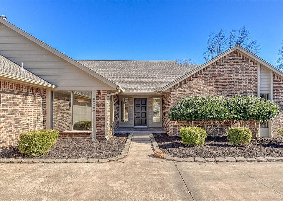 1st image of 505 Golden Oaks Dr