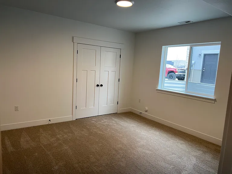 556 N Hill View Dr — Photo 6