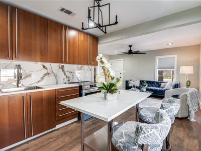 826 W Laramie Ln, Dallas, TX, 75217