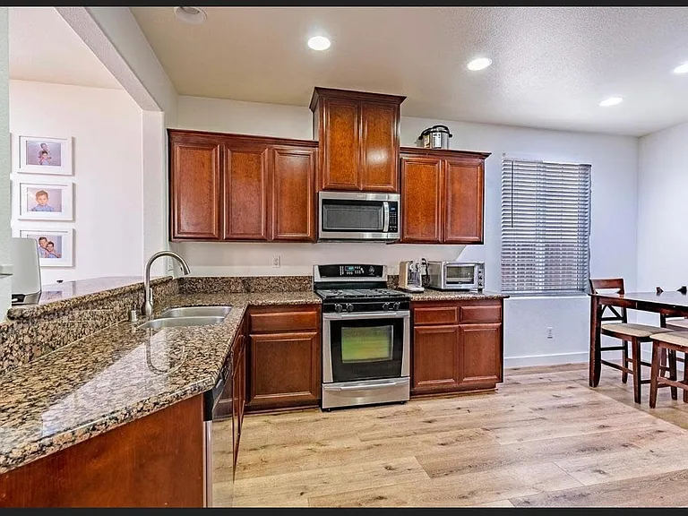 220 Candela Cir — Photo 7