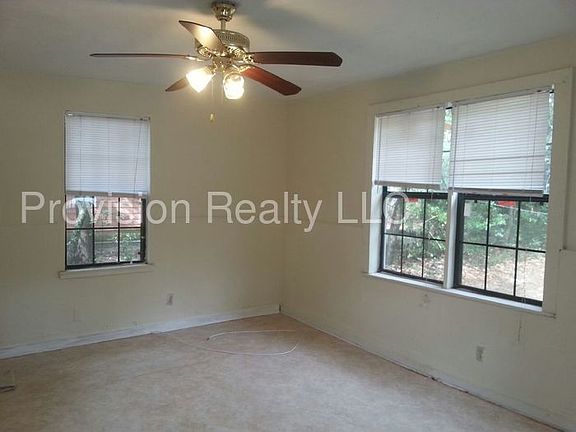 3rd image of 630 Dent St