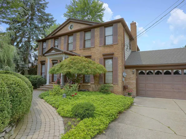 31074 San Juan St, Harrison Township, MI 48045