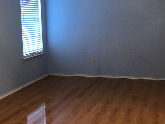5th image of 8124 Fox Chase Dr