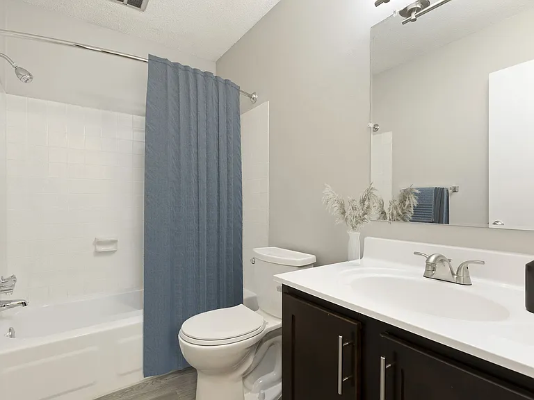 Bradley House Apartments — Photo 11
