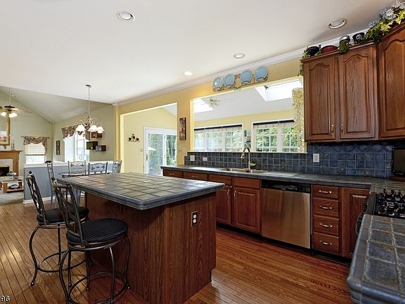 5th image of 1614 Adams Dr