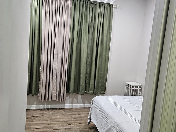 3rd image of 1300 43rd St APT 1