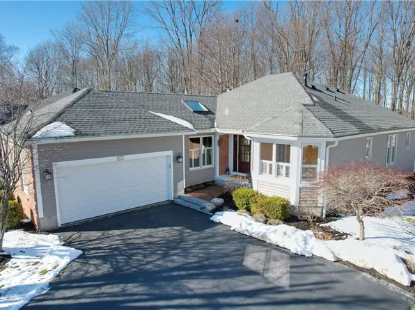 11 Hampshire Ln, Mendon, NY 14506