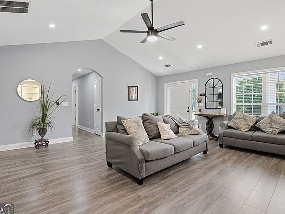 5th image of 1554 Montana Ct