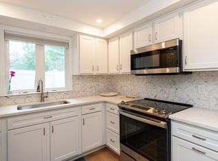 75 Page Rd UNIT 11, Bedford, MA 01730