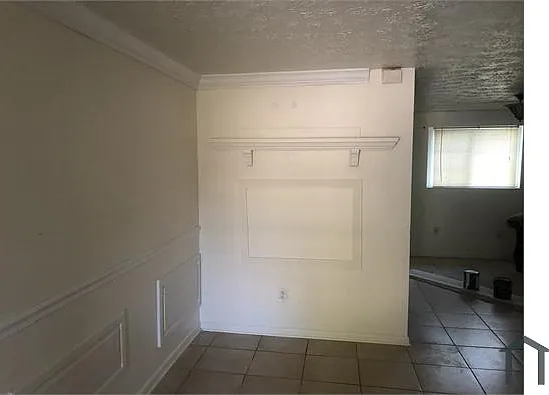 4 bed, 2400 sqft, $2,850 — Photo 3