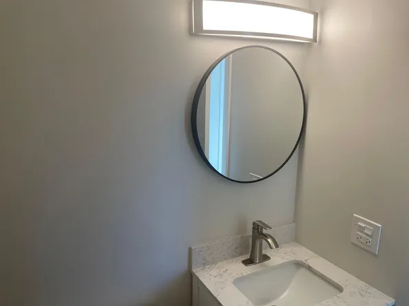 22960 N Apple Hill Ln APT 101, Lincolnshire, IL 60069
