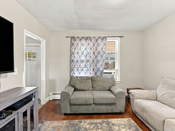 4th image of 46 Herman St