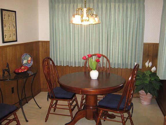 3rd image of 302 Manor Dr