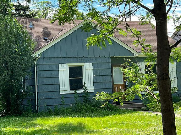 3rd image of 3149 Nevada Ave S