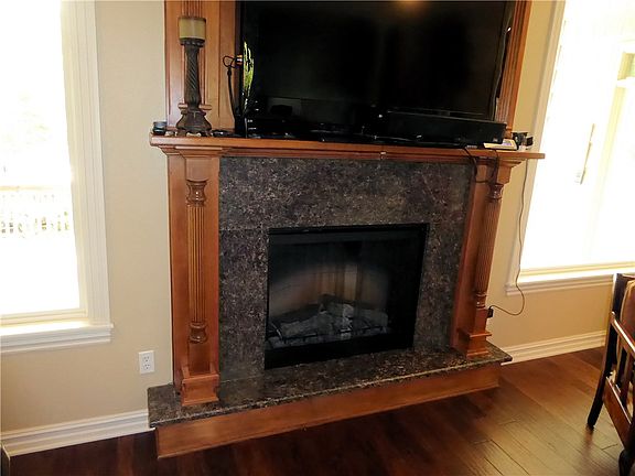 5th image of 531 Pine Cliff Dr