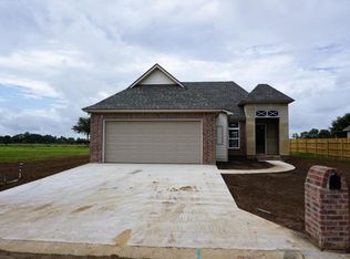 102 Whispering Meadows Rd, Broussard, LA 70518