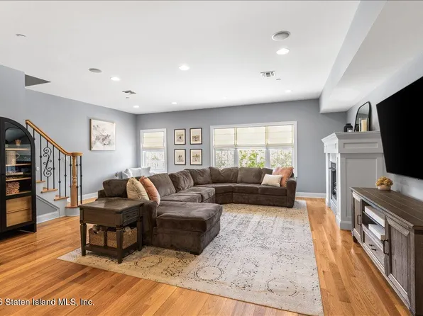 31 White Oak Ln, Matawan, NJ 07747