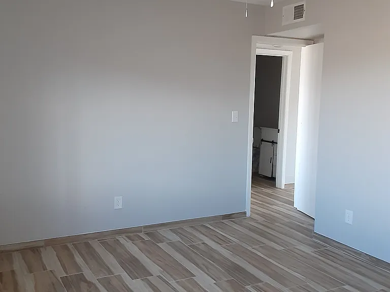 3625 Keltner Ave #9 — Photo 2