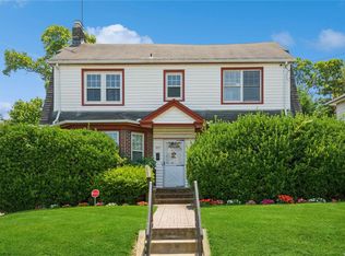 881 Academy Rd, Woodmere, NY 11598