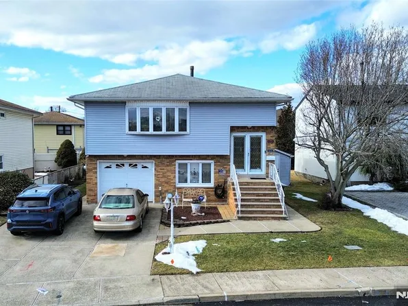 1033 Park Dr, Secaucus, NJ 07094