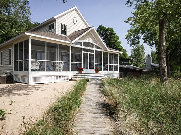 4th image of 2445 Lake Michigan Dr
