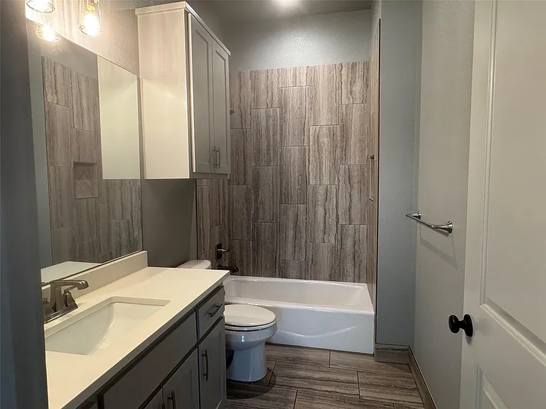 290 Hugo Rd #B — Photo 12
