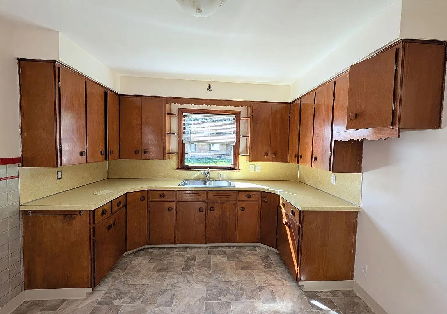 200 E. Lincoln, Remodeled 2 bedroom house with basement and garage — Photo 4