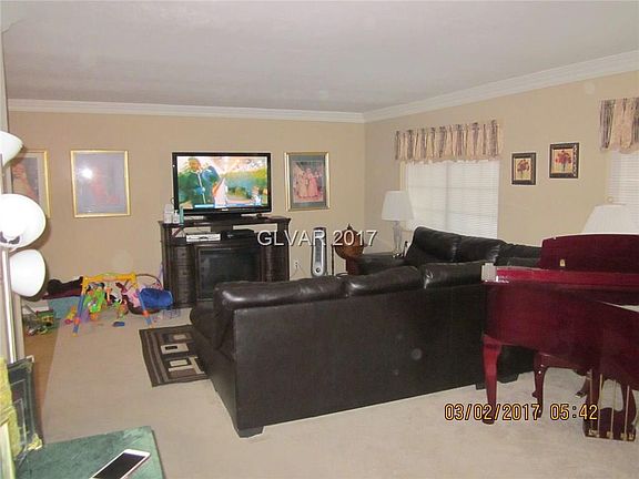 3rd image of 301 S Torrey Pines Dr