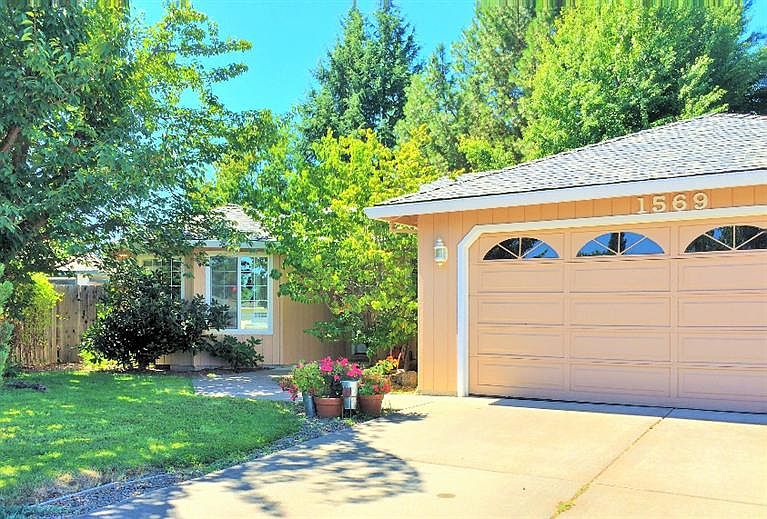 1st image of 1569 Williamsburg Cir