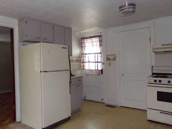 4th image of 4142 N Water St
