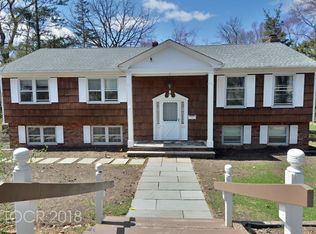 557 Wyckoff Ave, Mahwah, NJ 07430