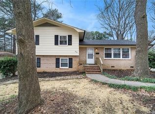 907 Log Cabin Rd, Charlotte, NC 28213