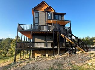 1279 Upper Middle Creek Rd, Sevierville, TN 37876