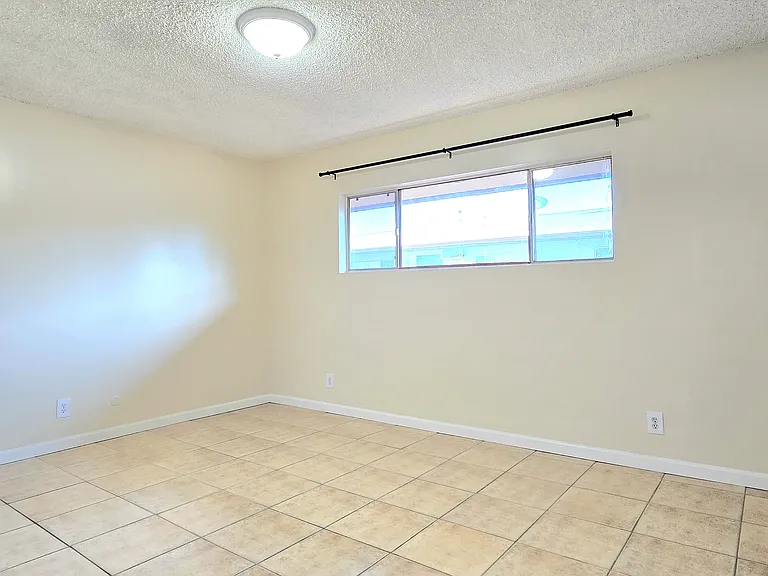 921 Edith Ave #I — Photo 16