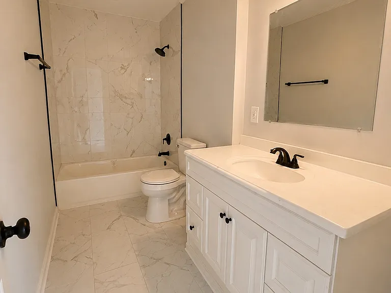 130 Wacker Dr — Photo 8