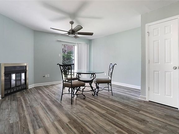 3rd image of 105 Parkview Blvd #105