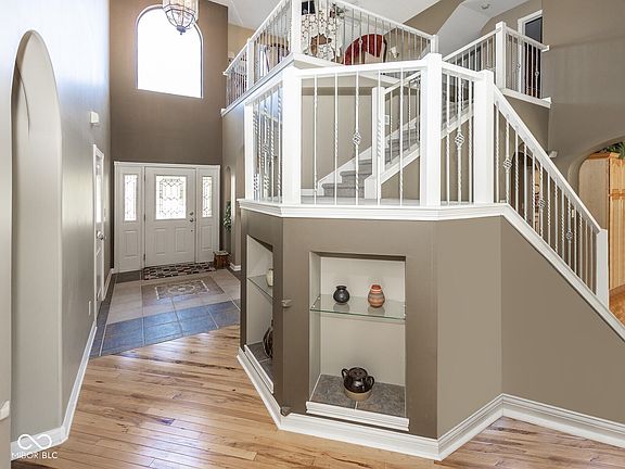 3rd image of 6707 Royal Oakland Pl