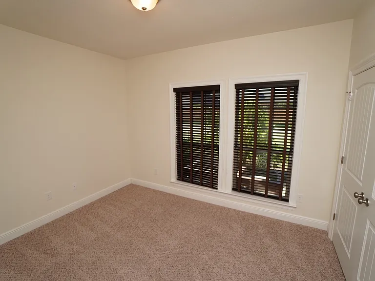 5020 Pretty Way — Photo 14