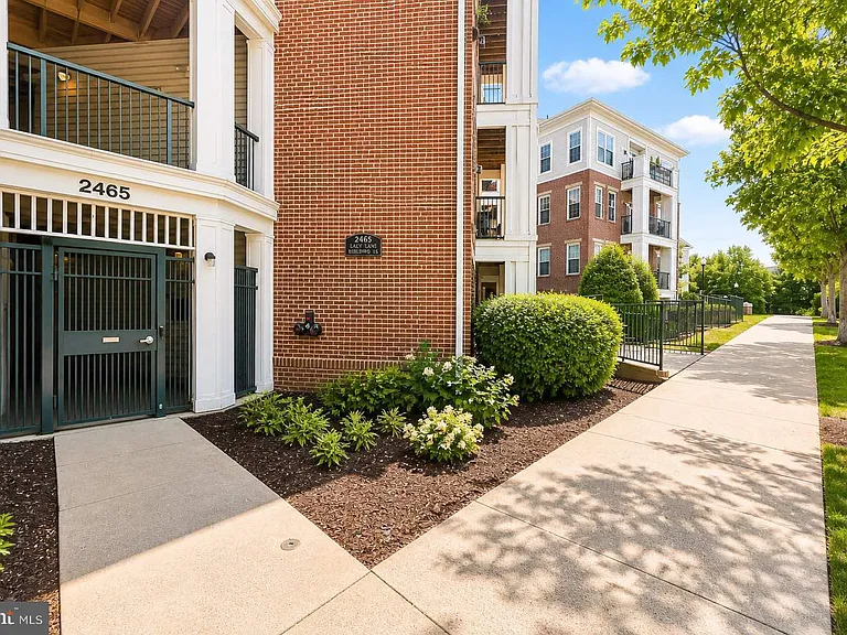 2465 Army Navy Dr #1-101 — Photo 18