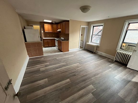 3rd image of 1321 S Broad St APT 6
