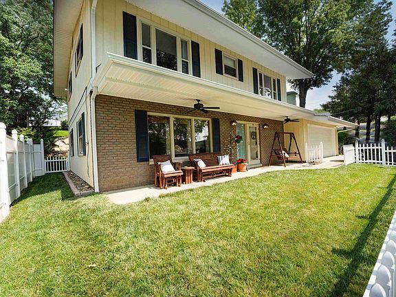 3rd image of 34 Lea Hill Dr