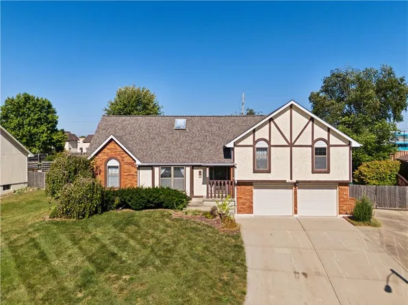 211 NE Hearnes Ave, Blue Springs, MO 64014