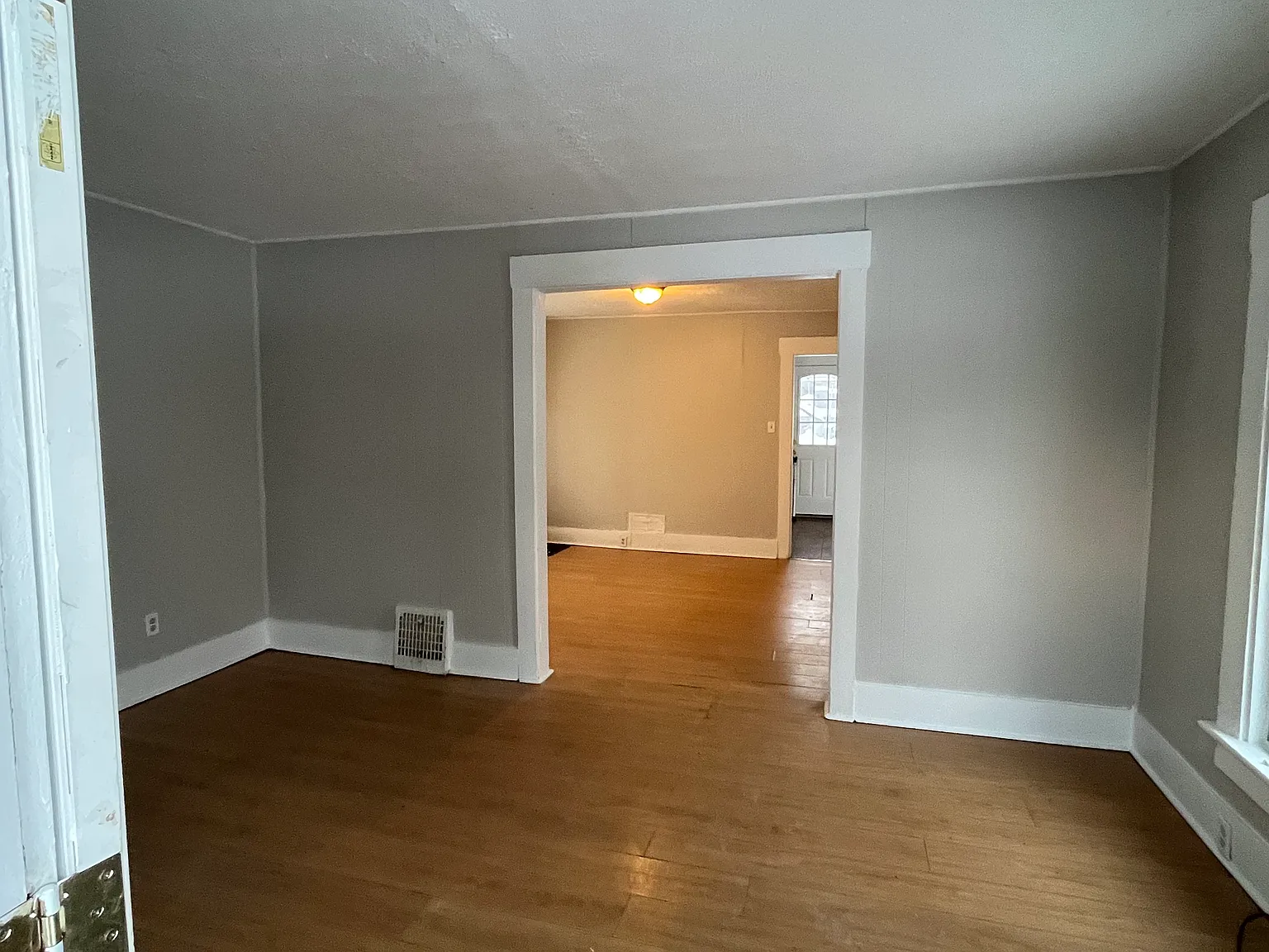 2 bed, 1024 sqft, $1,100 — Photo 2