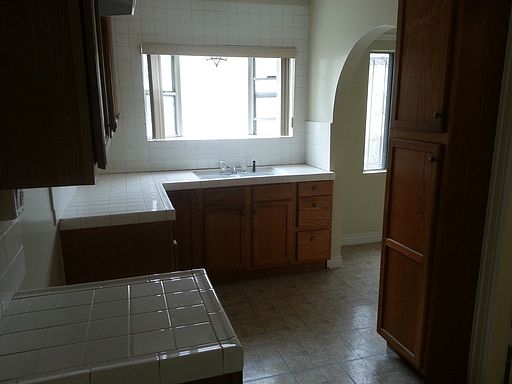3rd image of 626 W 108th St