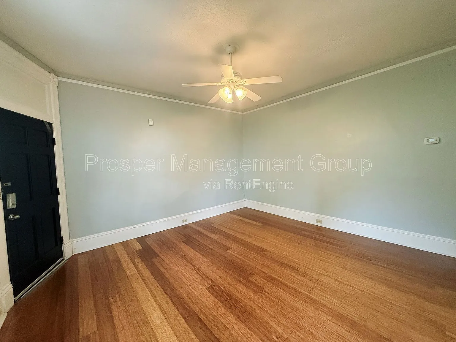 3 bed, 1.0 bath, 1258 sqft, $2,300 — Photo 2