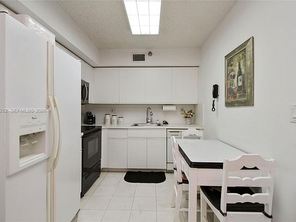 4th image of 3400 NE 192nd St APT 307