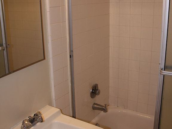 5th image of 1948 N Marianna Ave #204