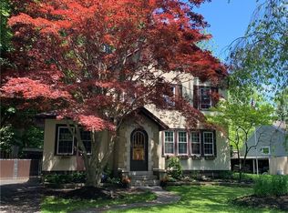 296 Wyndham Rd, Irondequoit, NY 14609