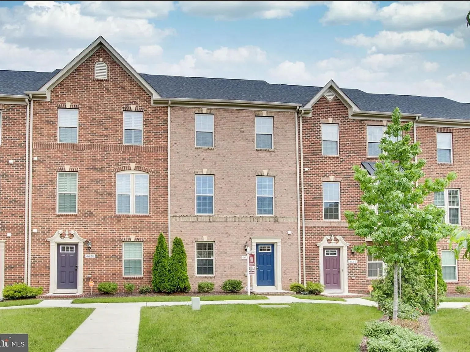 3 bed, 3.5 bath, 2112 sqft, $3,000 — Photo 1